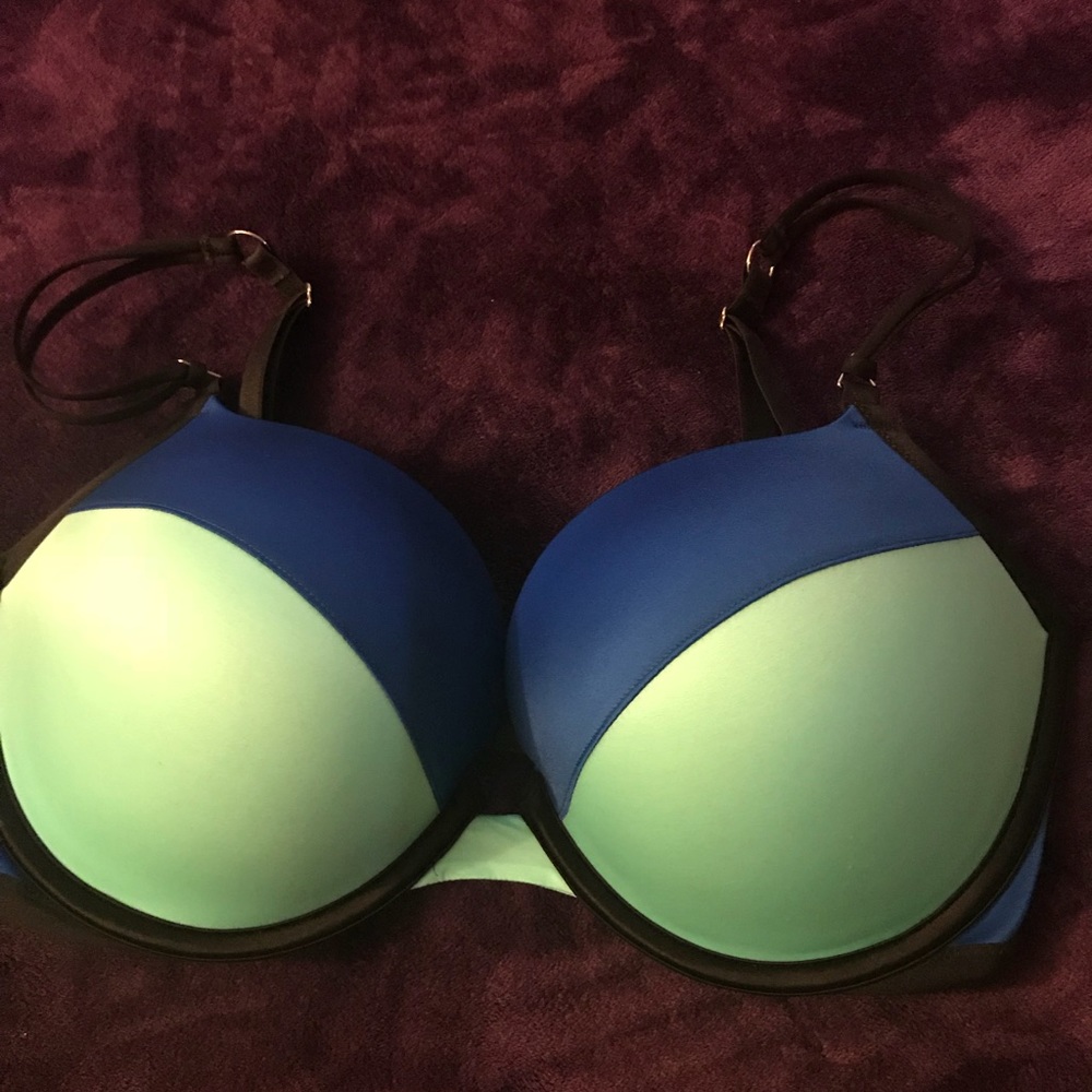 NWOT Very Sexy Push-Up/ Pigeonnant